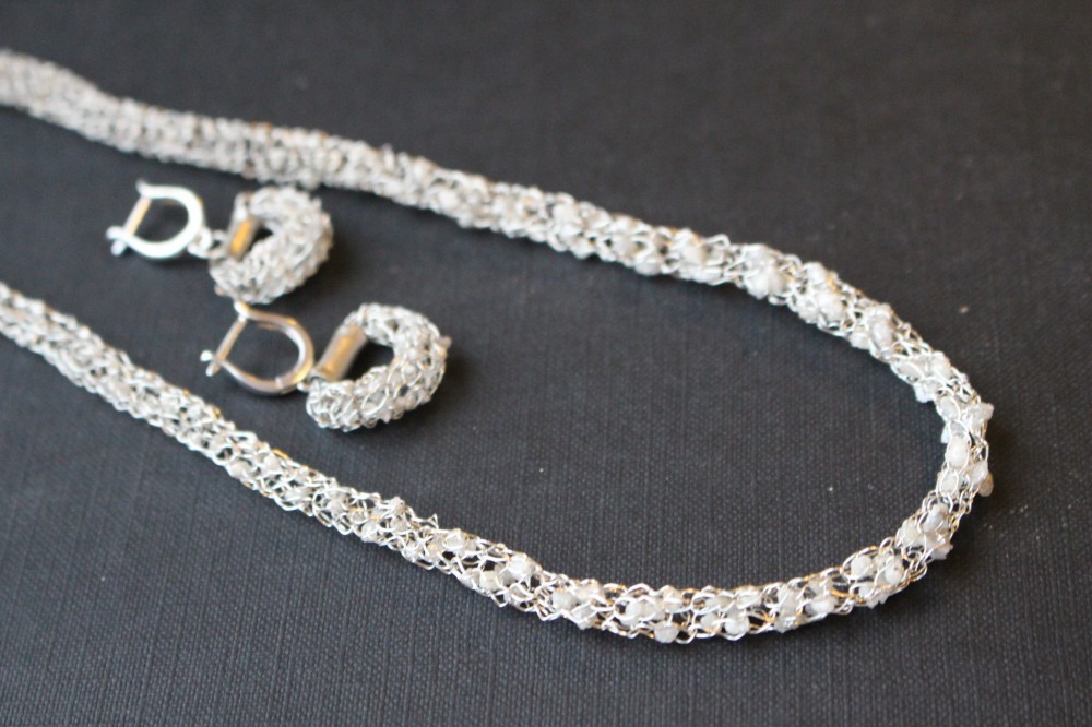 Bílé surové diamanty v kleci - náušnice a náhrdelník