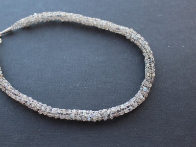 Stříbrný náhrdelník - labradorit v kleci